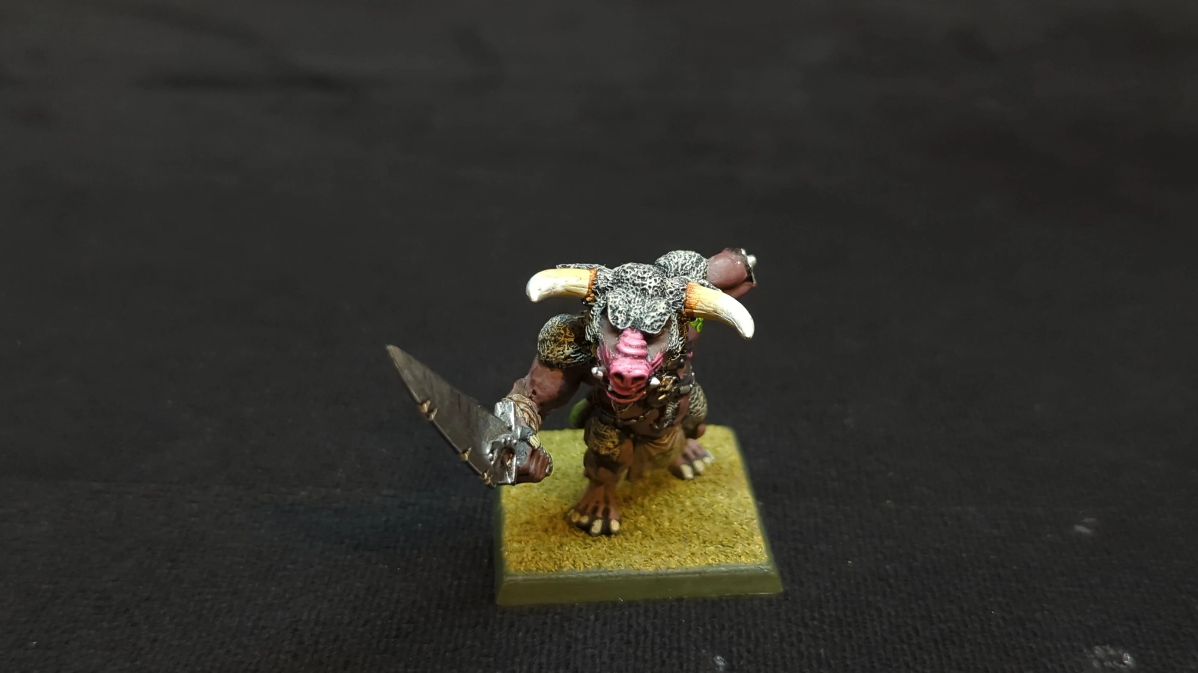 Age of Sigmar The Old World Beastman Breyherds Doombull x1 OOP Painted