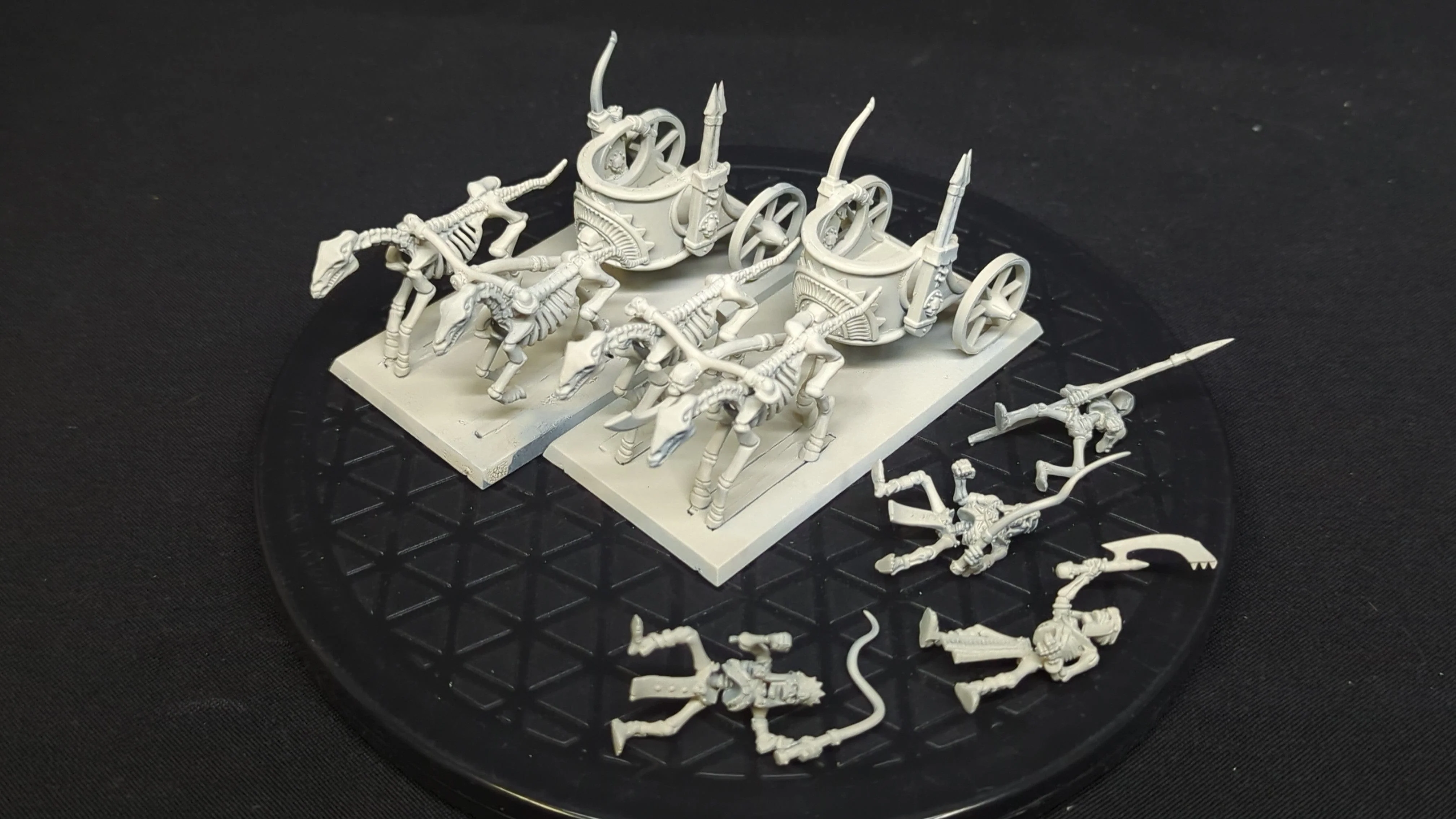 The Old World Tomb Kings of Khemri Skeleton Chariots x2
