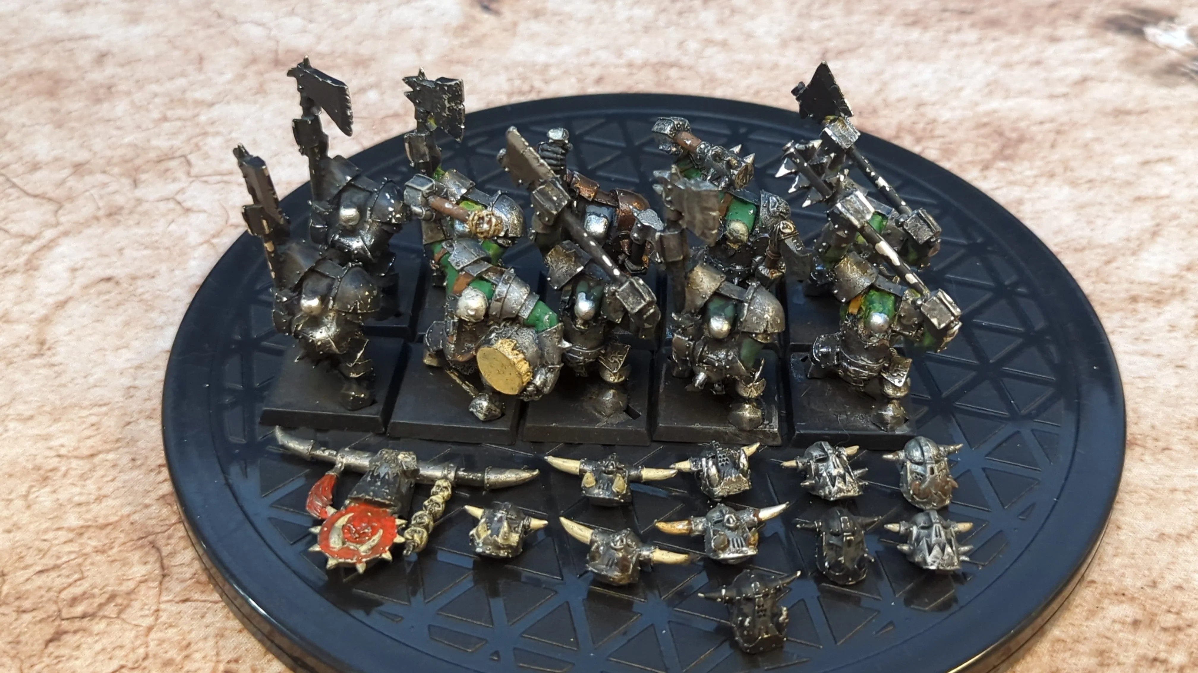 The Old World Orc & Goblin Tribes: Black Orc Mob (oop metal) x10