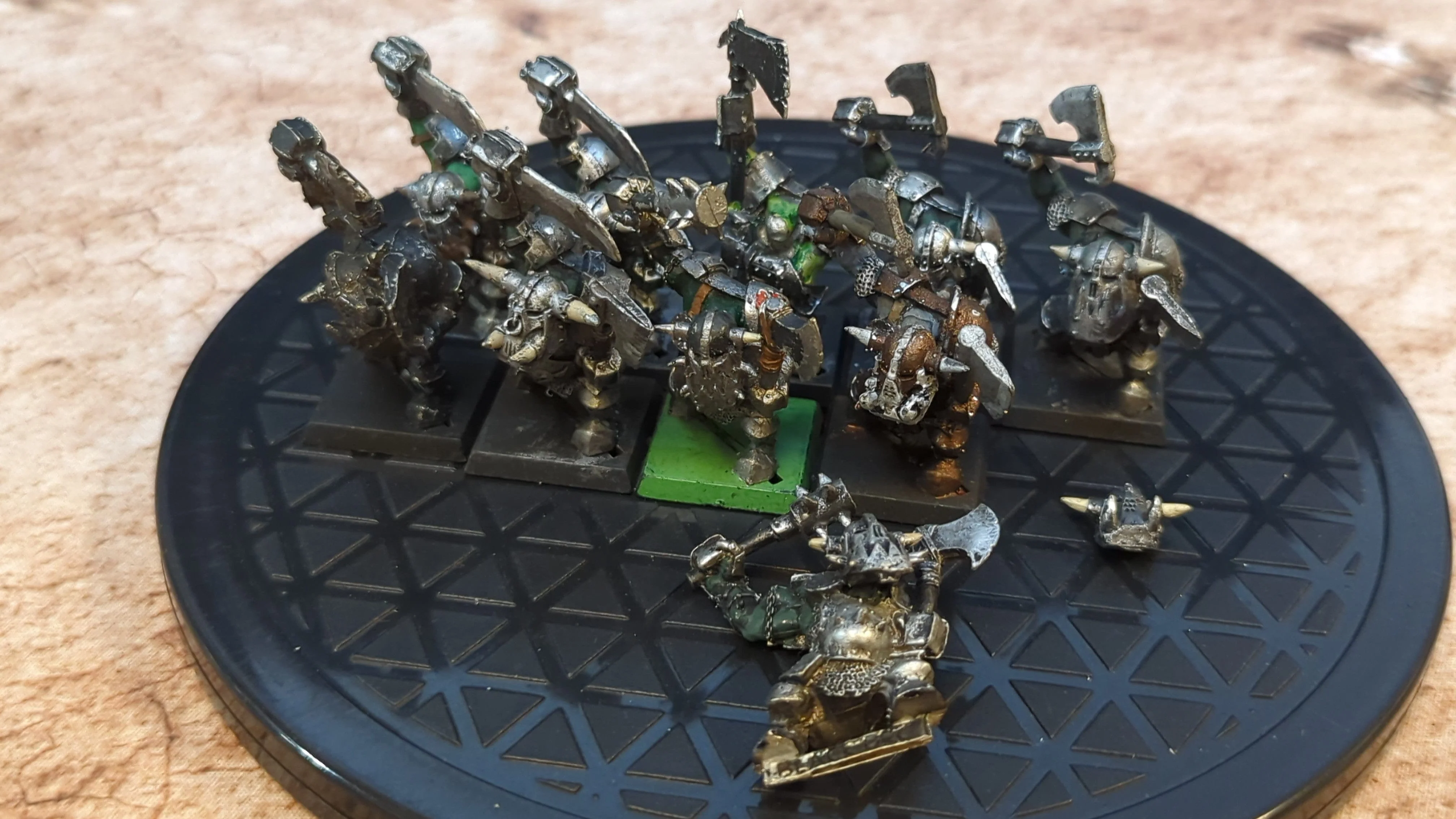 The Old World Orc & Goblin Tribes: Black Orc Mob (oop metal) x10