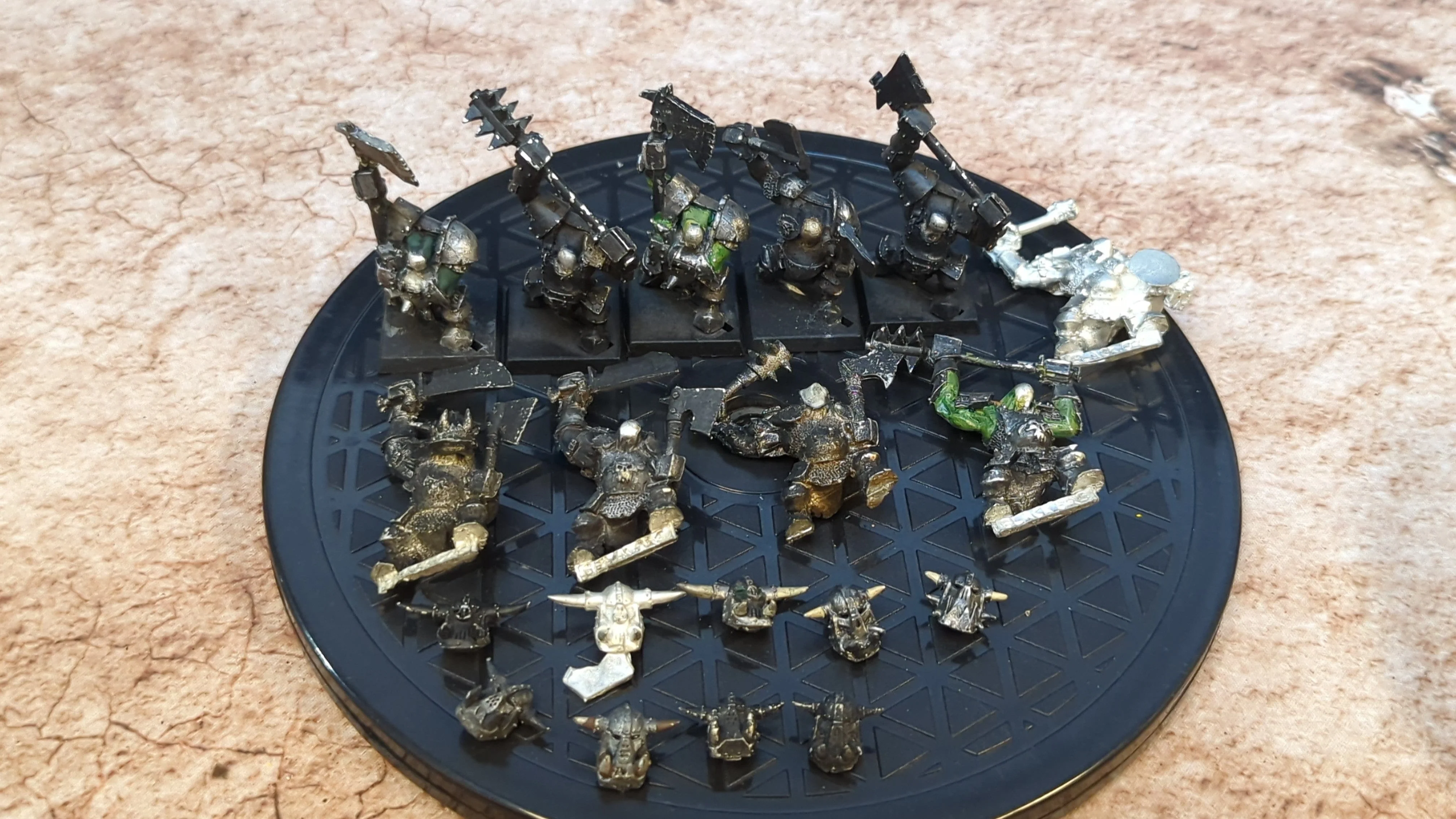 The Old World Orc & Goblin Tribes: Black Orc Mob (oop metal) x10
