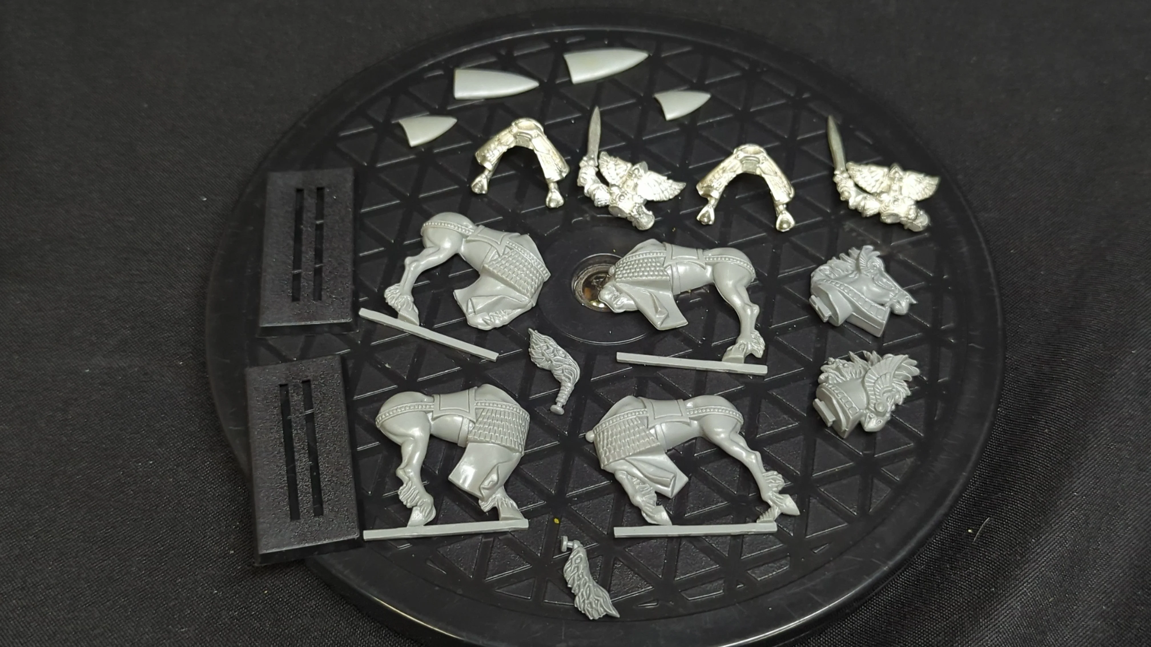 The Old World High Elves Silver Helms (OOP Metal) x2