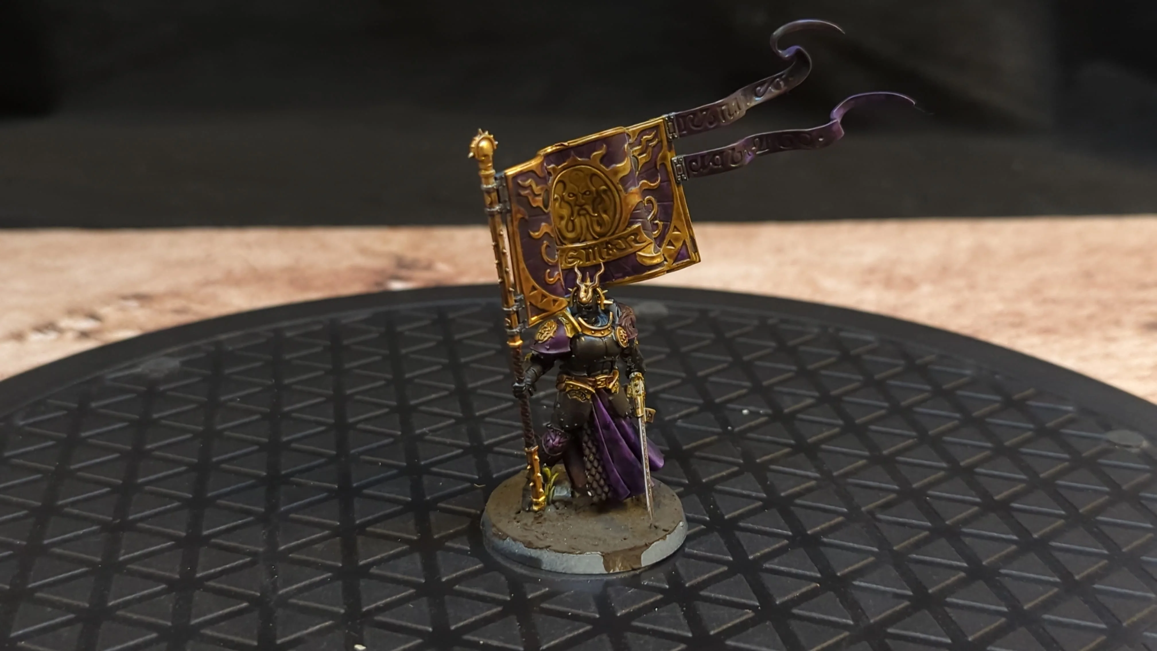 Age of Sigmar Stormcast Eternals Knight-Vexillor with Banner of Apotheosis x1 OOP Painted