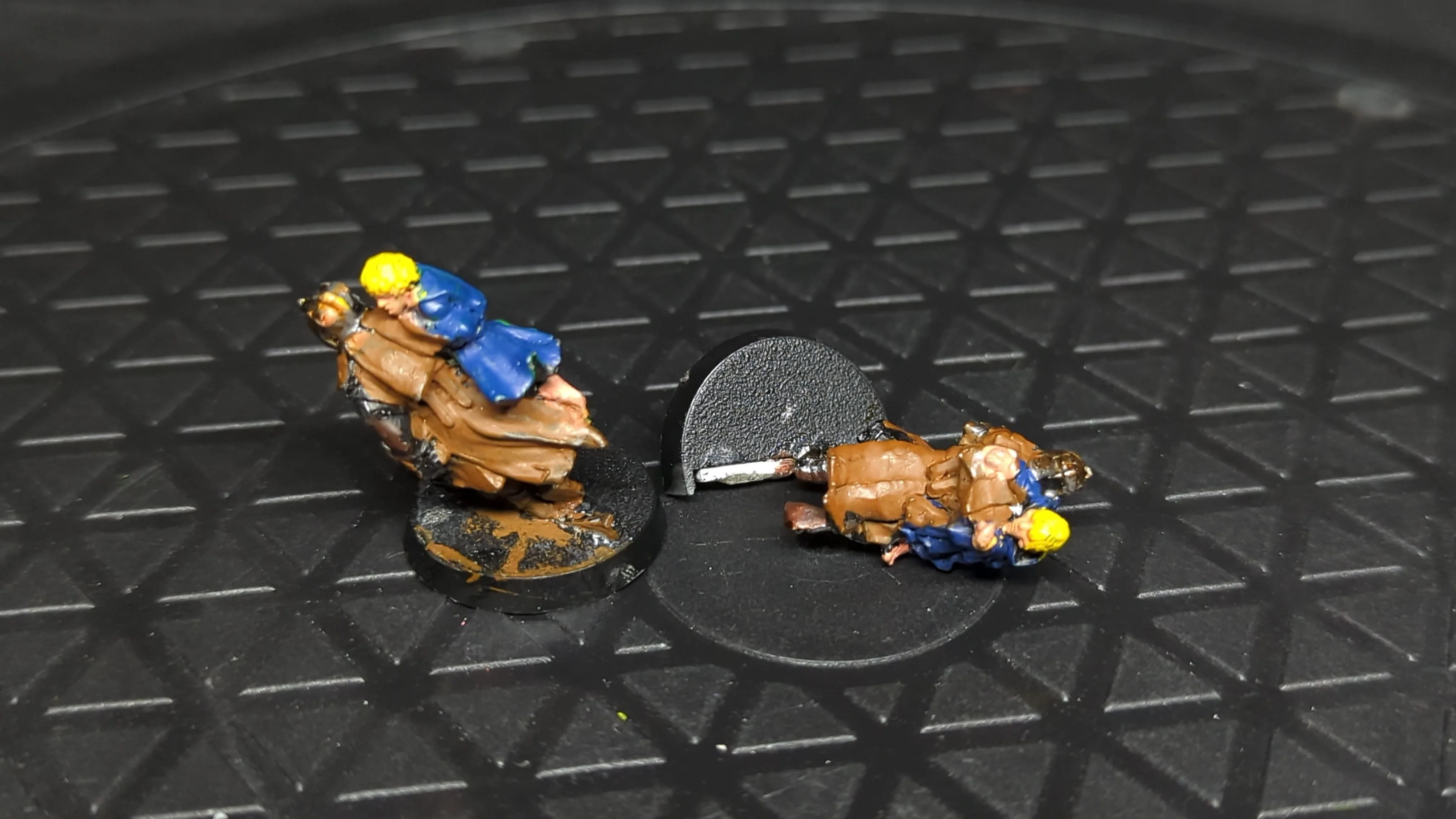 Lord of the Rings Middle-Earth Middle Earth Captured Pippin and Merry (OOP) x2 OOP Painted - Image 2