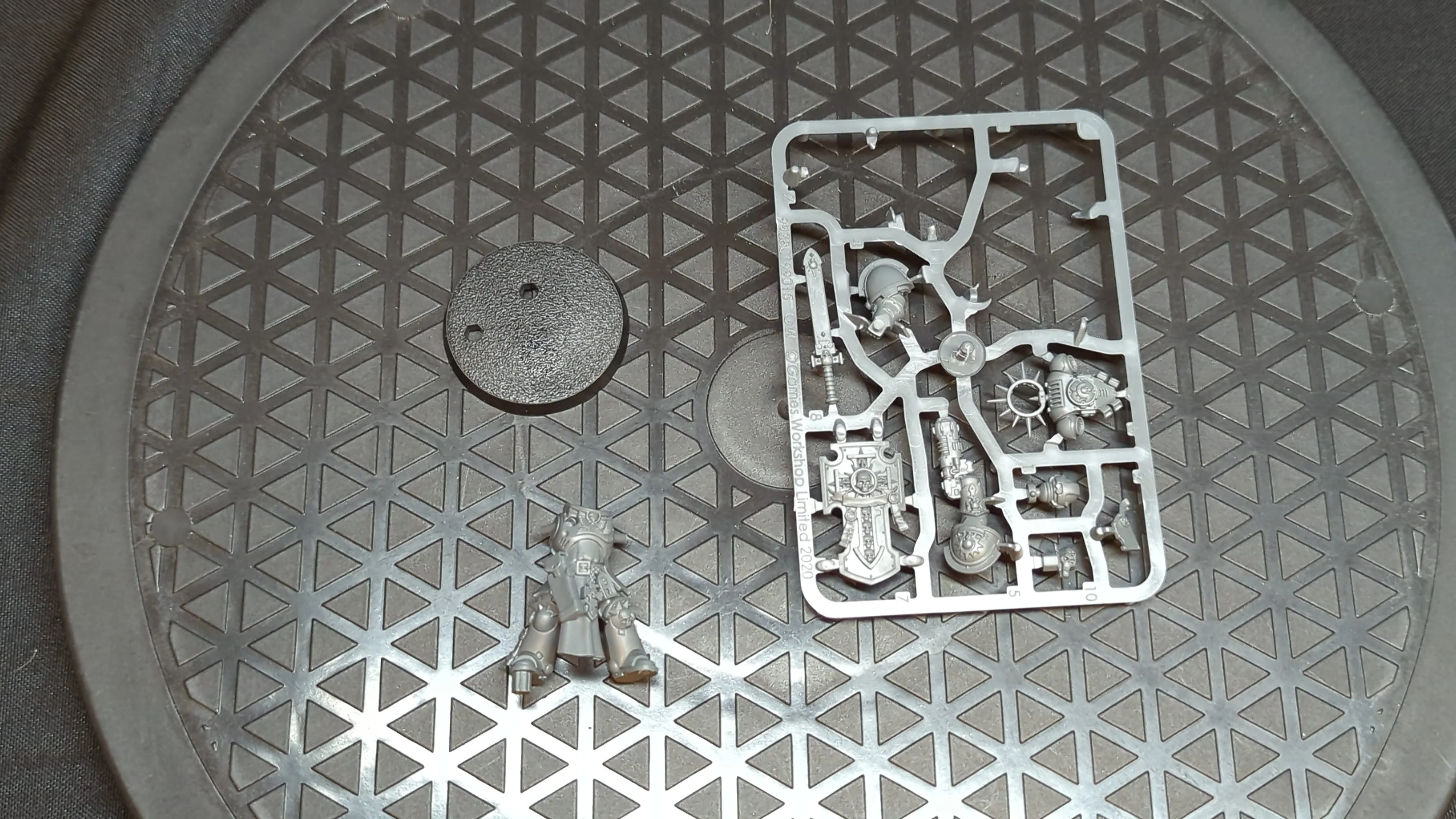 Warhammer 40k Space Marines Primaris Lieutenant with Storm Shield x1