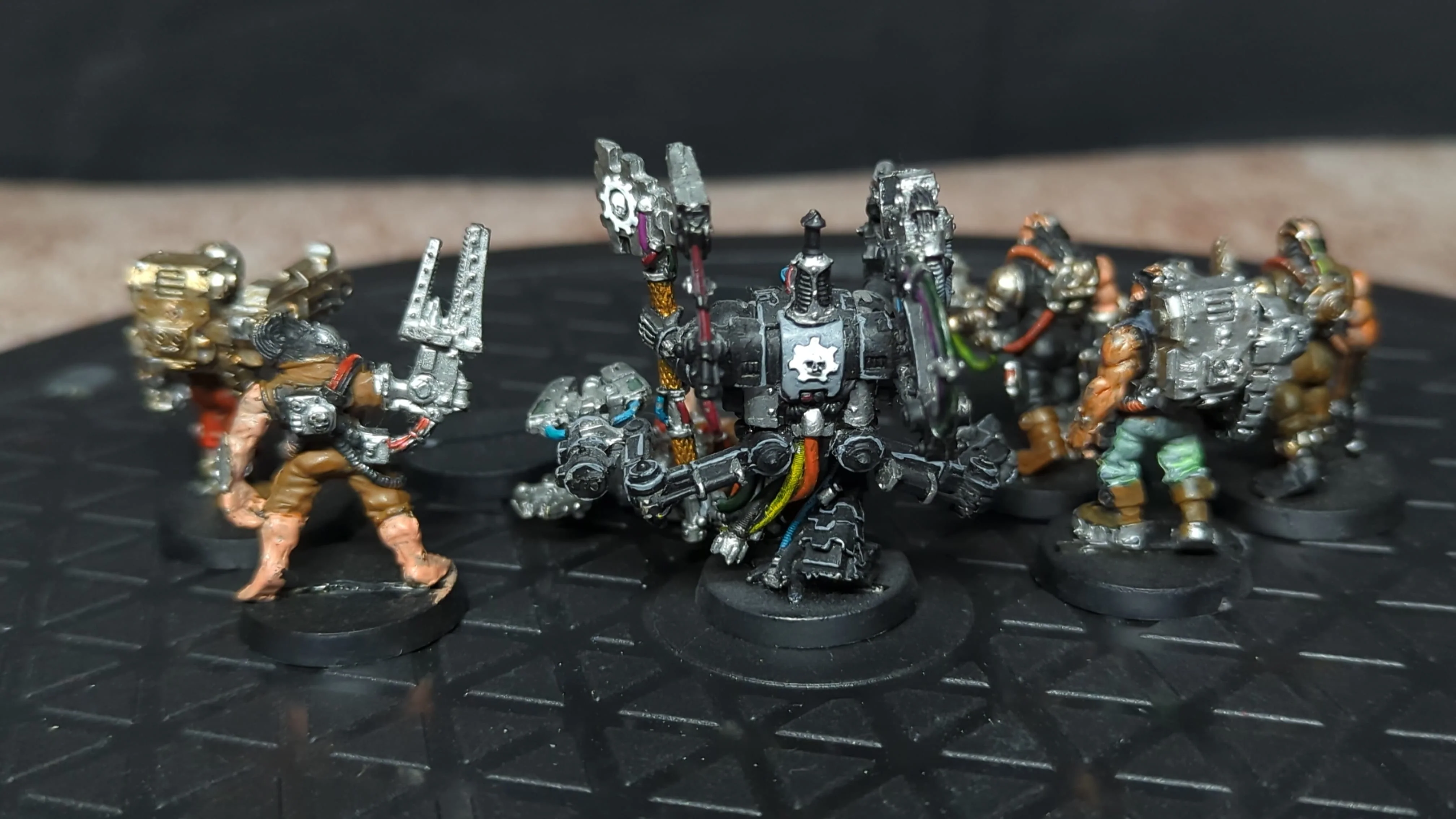 Warhammer 40k Space Marines Tech Marine with Servitors (OOP) x5 - Image 2