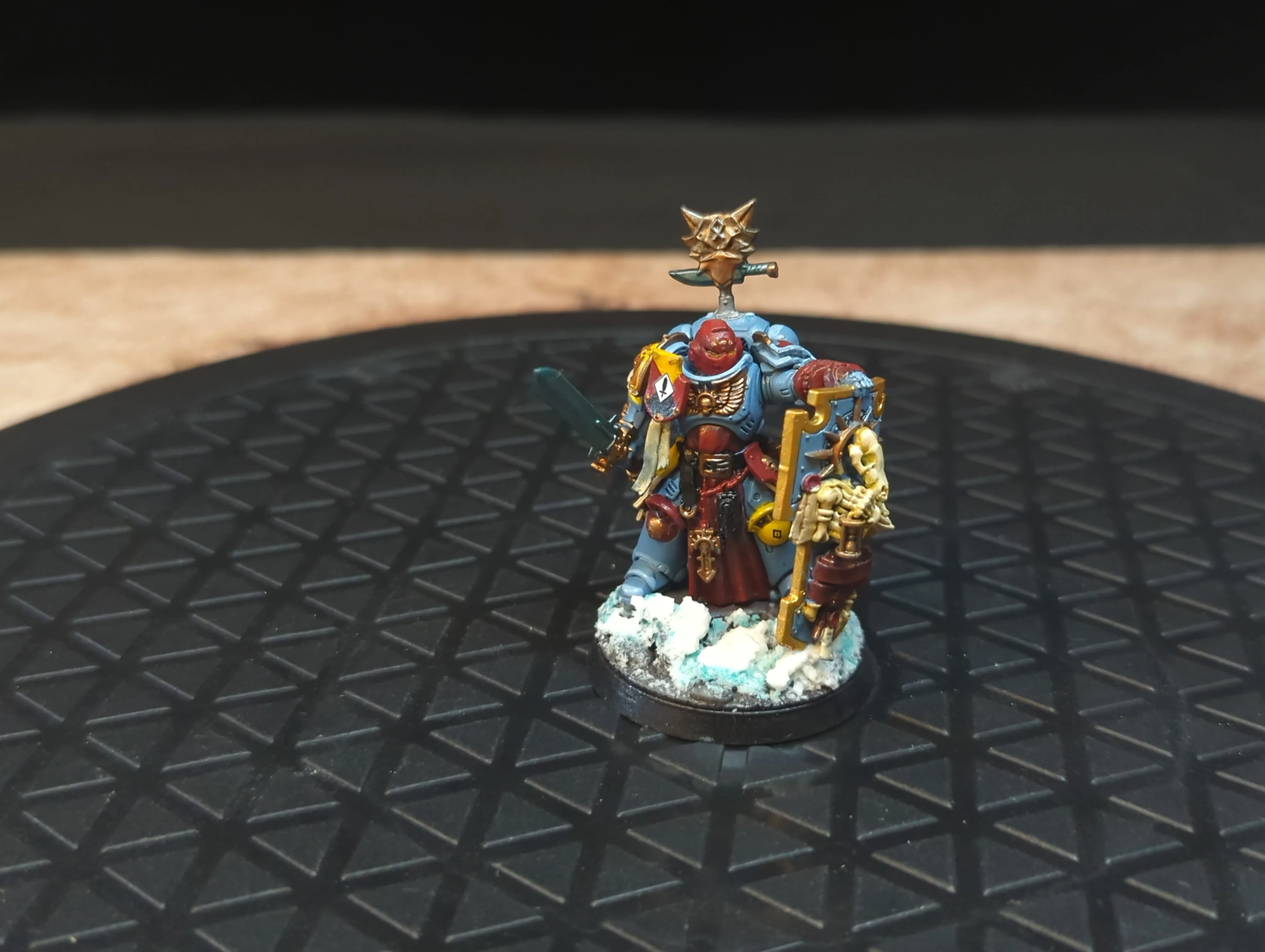 Warhammer 40k Space Marines Captain with Relic Shield x1 Painted