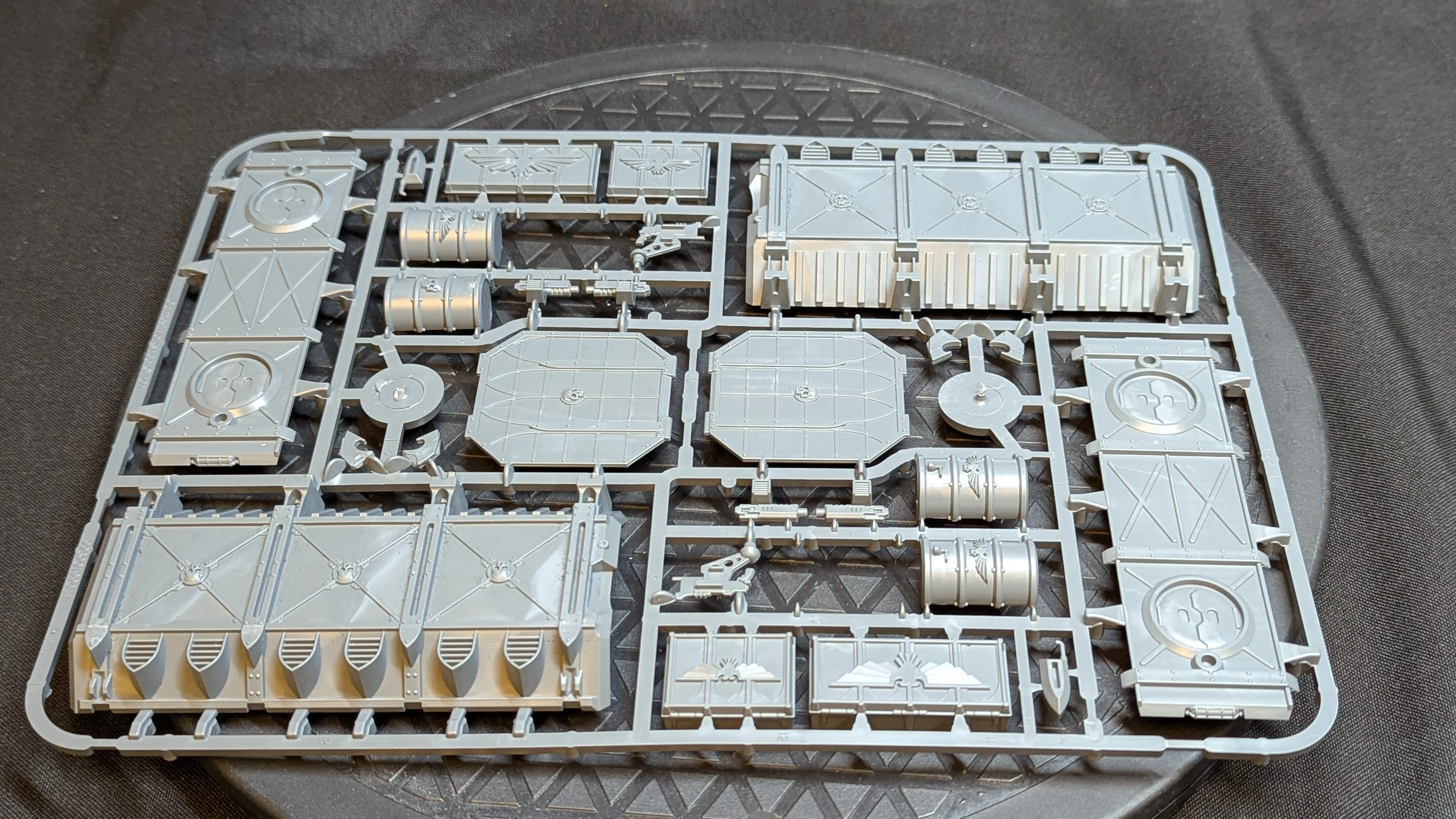 Warhammer 40k Battlezone Manufactorum: Munitorum Armoured Container x2 - Image 3